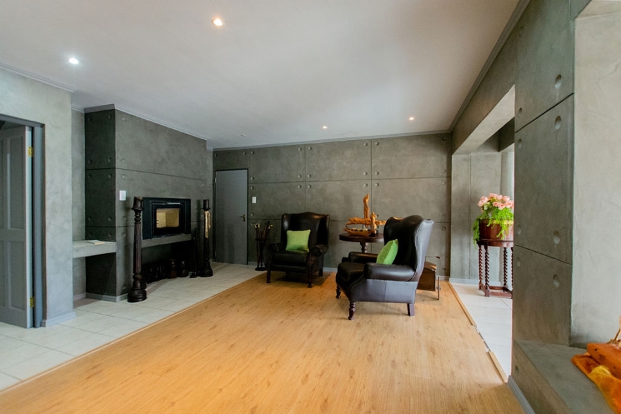 7 Bedroom Property for Sale in Myburgh Park Western Cape